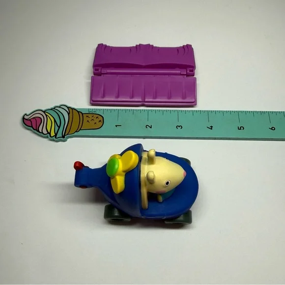 Peppa Pig All Around Peppa’s Town Playset House Bedroom with 2 Vehicles & Seat - Picture 11 of 11